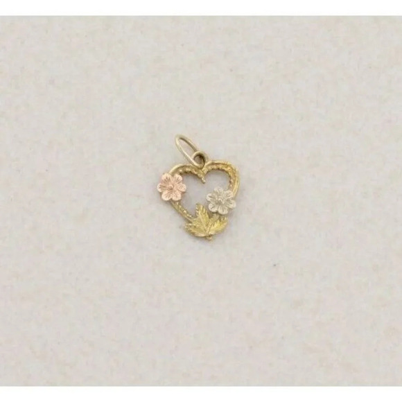 Unbranded Jewelry - Pendant Only 14k Yellow Gold Heart with Flowers Pendant
